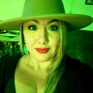 Meet your Posher, Debbie